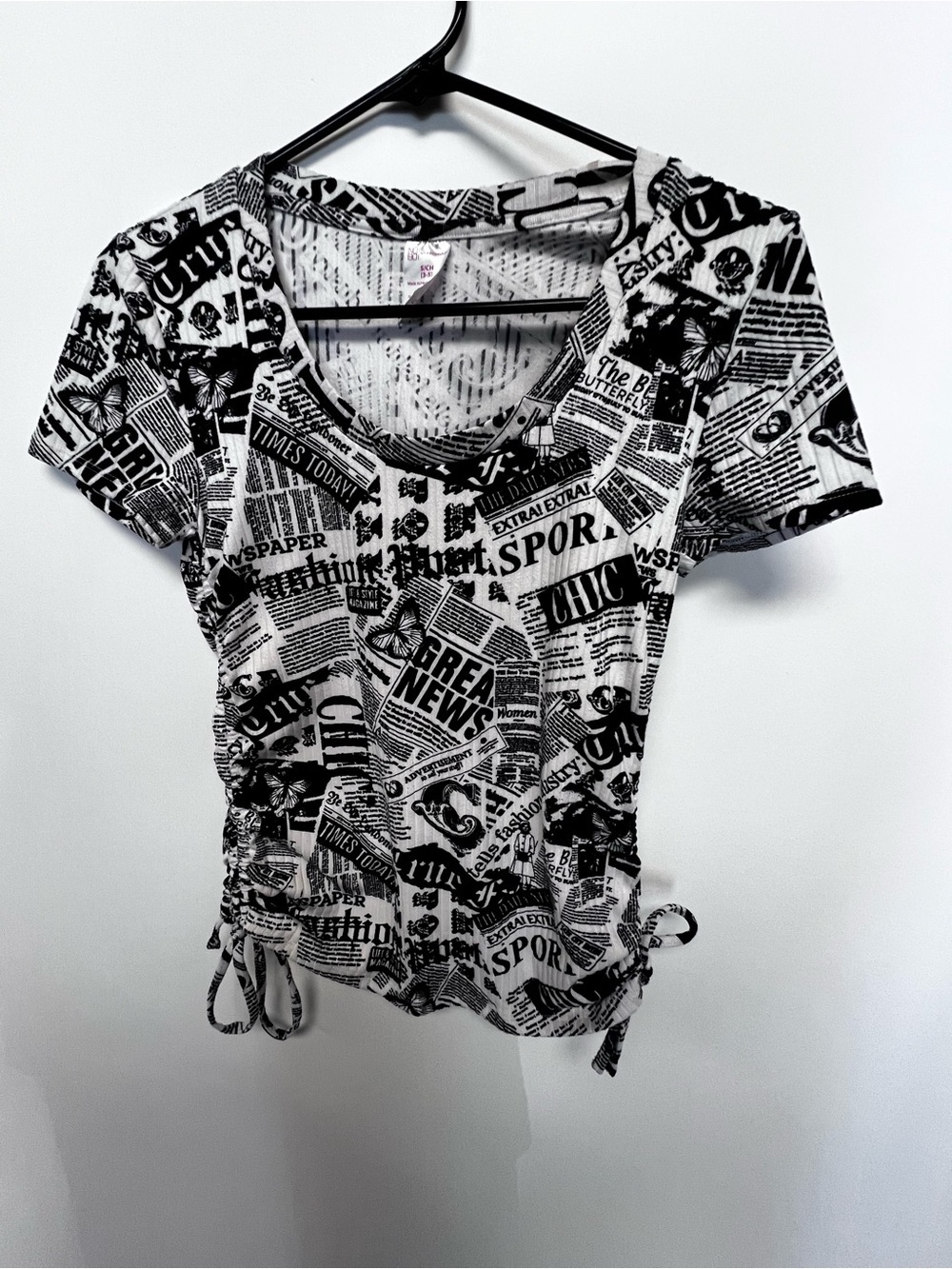 NO BOUNDARIES SCOOP NECK  RETRO NEWSPAPER PRINT HEADLINES. JUNIOR SIZE 
SM (3-5)
